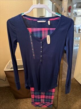 Victoria's Secret Navy Ribbed Long-Sleeve Henley Top